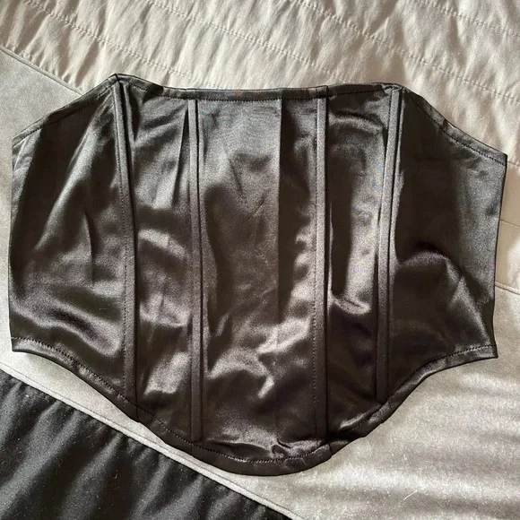 Black satin bone corset top ❤️🌹 - Picture 5 of 6
